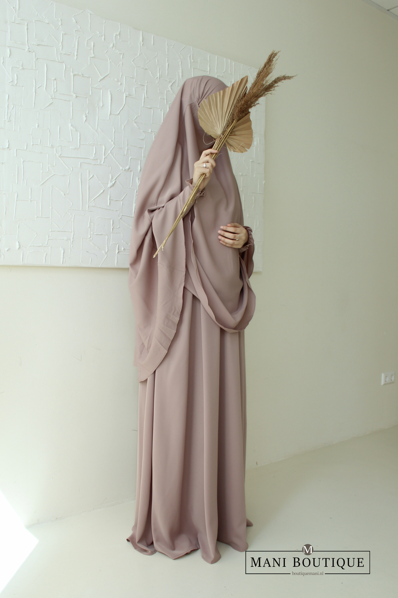 Abaya Yasmin met mini cute sleeves thie back