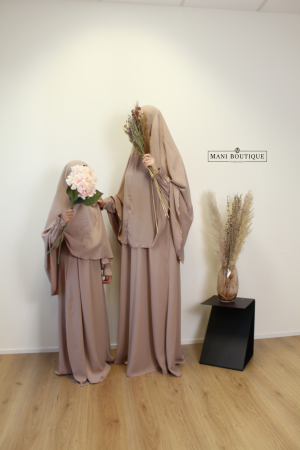 meisjes khimaar nude