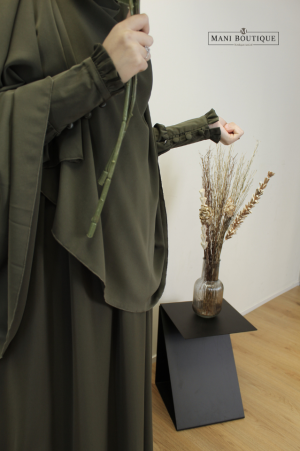 Alternative view of Khimaar Hafsa army green (heup en knie - lightweight)